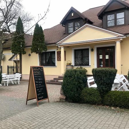 Dworek Biala Dama Nieborów Exteriör bild