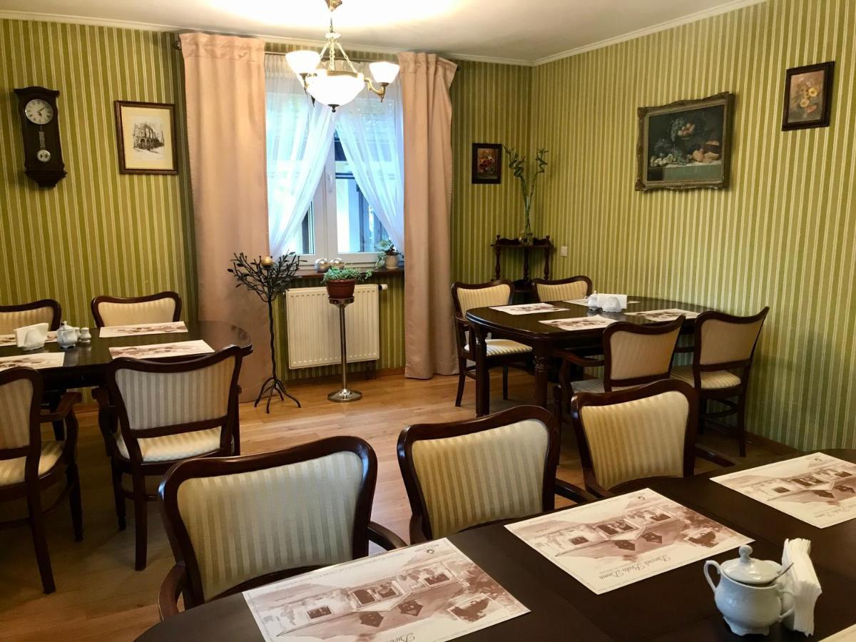 Dworek Biala Dama Nieborów Exteriör bild