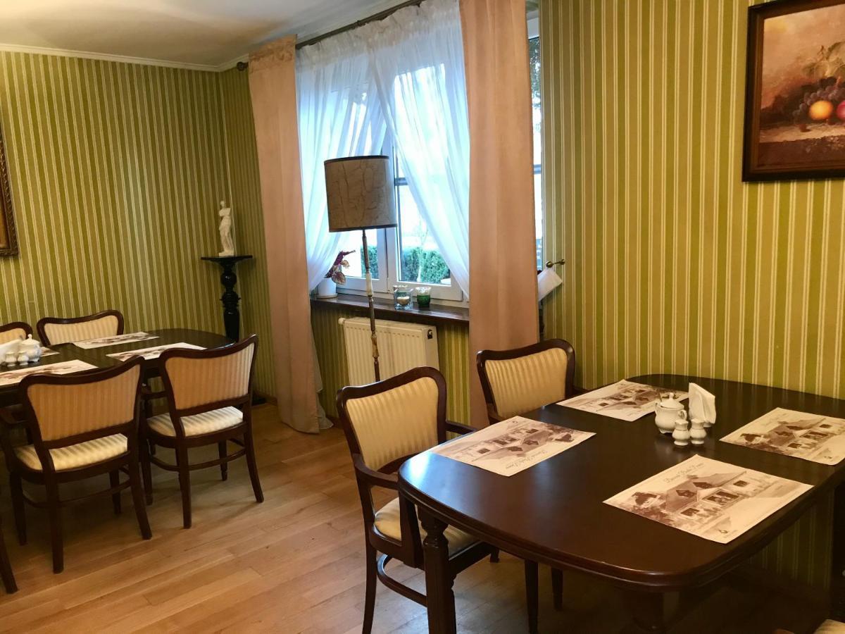 Dworek Biala Dama Nieborów Exteriör bild