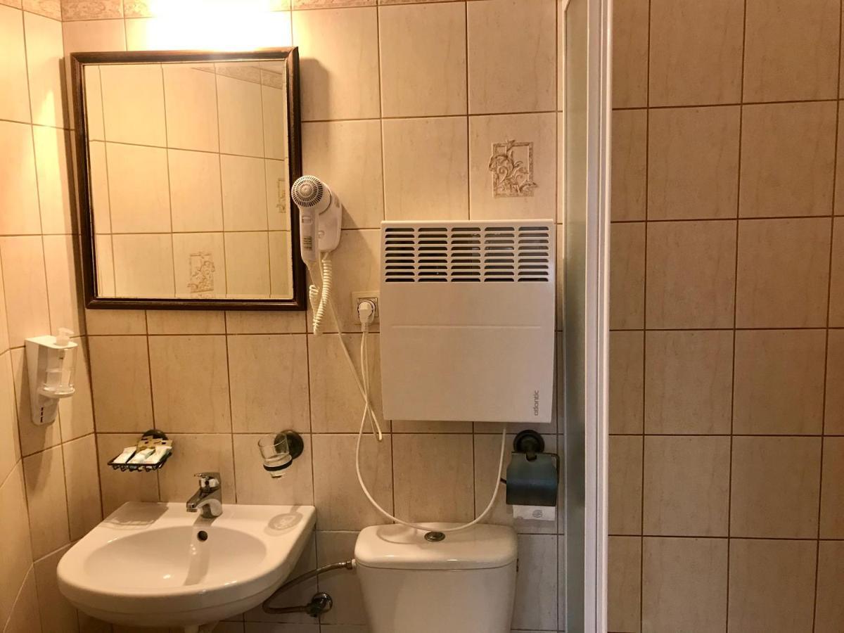 Dworek Biala Dama Nieborów Exteriör bild